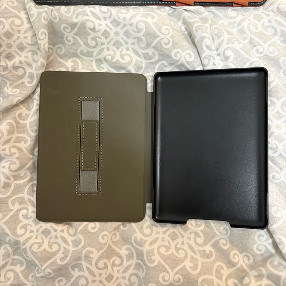 Floral Kindle Case - Picture 2 of 3